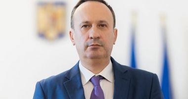 Stire din Politică-Administrație : Adrian Câciu: "Nu pot rezolva problema inflaţiei din pix"