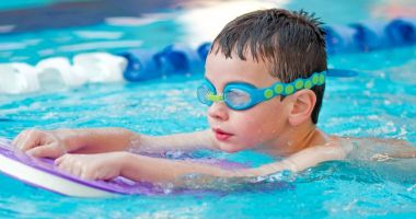 Ministrul Tineretului şi Sportului îşi doreşte bazine de înot pentru copiii de grădiniţă