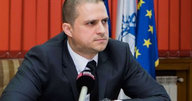 Stire din Economie : Ministrul Bogdan Trif, supărat că primarii nu cer bani pentru stațiunile balneo. "O să mă țin de capul lor"
