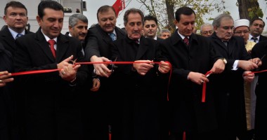 Stire din Cultură-Educație : S-a deschis Centrul Cultural Turc "Yunus Emre"