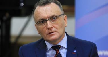 Stire din Cultură-Educație : Cine și de ce îl critică aspru pe ministrul Educației