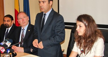 Stire din Cultură-Educație : Fundația Duke of Edinburgh’s International Award se implică în dezvoltarea elevilor români