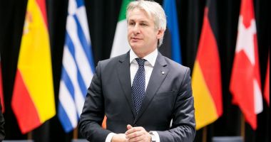 Stire din Social : Eugen Teodorovici revine: Nu este vorba de o piedică sau de o limitare a accesului românilor în spațiul european