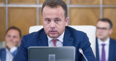Stire din Politică-Administrație : Când vor primi angajații din învățământ salariile. Ce spune ministrul Liviu Pop