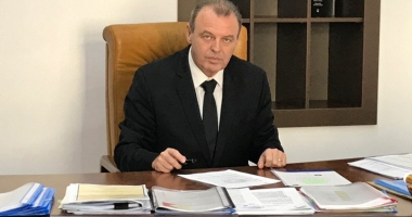 Stire din Economie : Ministrul Lucian Șova acuză Fondul Proprietatea că obstrucționează capitalizarea Poștei Române