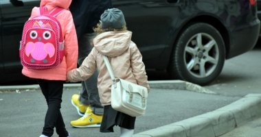 Stire din Cultură-Educație : Minivacanța celor mici s-a sfârșit. Înapoi în bănci… trei săptămâni