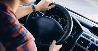 Minor de 15 ani, prins la volan în Tortoman. Ar fi furat cheile mașinii bunicului