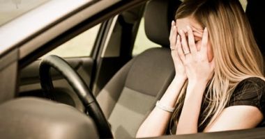 Stire din Eveniment : Lecţii de şofat încheiate cu dosare penale, după ce un tânăr a fost ademenit de „eleva” sa