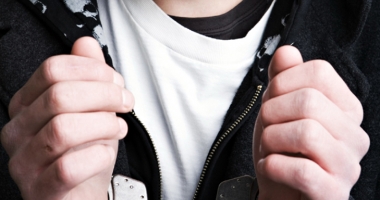 Stire din Eveniment : Minor filmat și obligat să întrețină relații sexuale de un elev de 15 ani