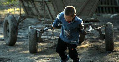Stire din Social : Angajarea minorilor se pedepseşte cu închisoare sau cu amendă
