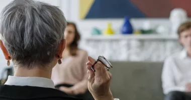 Stire din Actualitate : Minorii și părinții vor răspunde pentru faptele grave. Ministrul Justiției spune cum se va schimba legea