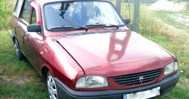 Minorii fac lucruri trăsnite! Au furat o Dacie și au lovit o altă mașină - 2