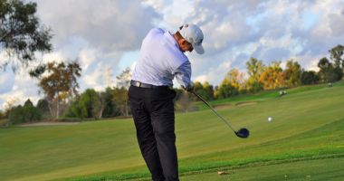 Minți, nenorocitule! Ai fost să joci golf!