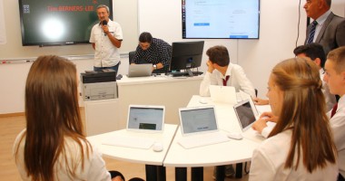 Galerie FOTO. CUM A PĂTRUNS TEHNOLOGIA DE ULTIMĂ GENERAȚIE ÎN COLEGIUL "MIRCEA" DIN CONSTANȚA - 4