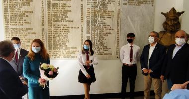 De astăzi, Colegiul „Mircea cel Bătrân” are panteonul propriilor eroi, întemeietori ai instituției - 4