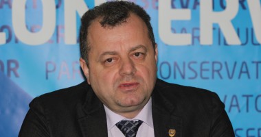 Stire din Politică-Administrație : De ce a plecat Mircea Banias din PDL