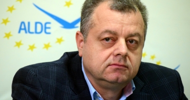 Stire din Politică-Administrație : Liderul ALDE, Mircea Banias: "Nu plec din partid! Nu plec dintr-o casă pe care am construit-o"