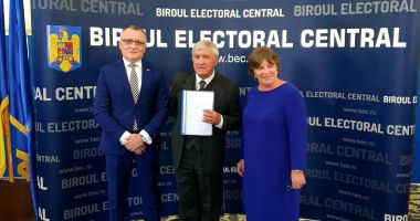 Stire din Politică-Administrație : Mircea Diaconu și-a depus candidatura la BEC. "Am peste 400.000 de semnături"
