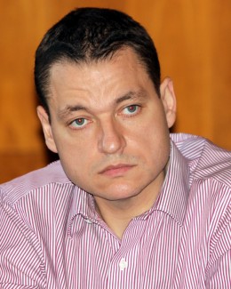 Stire din Politică-Administrație : Cum vor să ajute restanțierii la bănci deputații Mircea Dobre și Radu Babuș