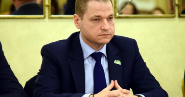 Stire din Politică-Administrație : "Legea turismului și legea tichetelor de vacanță intră în dezbatere publică"