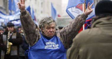 Stire din Eveniment : PROTEST de amploare. Sute de pensionari militari au ieșit în stradă