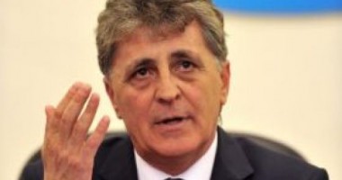 Stire din Politică-Administrație : USL vrea vot nominal la legea câinilor fără stăpân