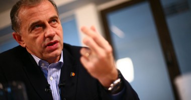 Stire din Politică-Administrație : Dezbaterea cu privire la revizuirea Constituției nu se poate opri la zona politicului