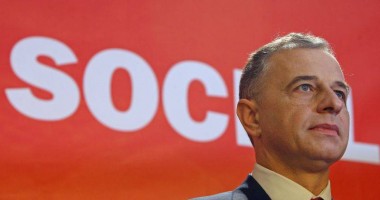Stire din Politică-Administrație : "Modificarea Constituției rămâne un obiectiv major"