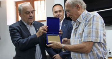 Stire din Sport : Rugby, FRR. Mircea Rusu, premiat la 80 de ani