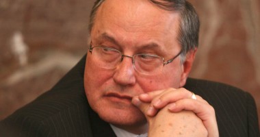 Stire din Politică-Administrație : Victor Ponta a fost dat în judecată de Mircea Toader