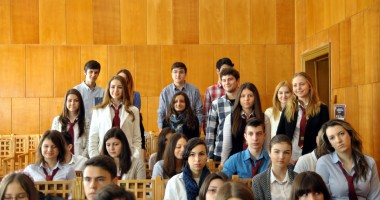 Stire din Cultură-Educație : Mirciștii au "spart" NASA