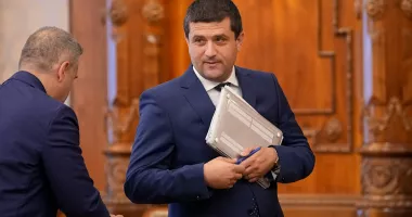 Stire din Politică-Administrație : Radu Miruță (Apărare) și Irineu Darău (Economie) urmează să fie validați de Comitetul Politic al USR