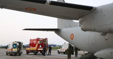 Stire din Eveniment : Incendiu devastator! Trei pacienți cu arsuri grave, transferați la București cu o aeronavă militară