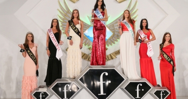 Ce ar fi litoralul fără fetele frumoase. Concursul "Miss Litoral 2017" la Phoenicia Royal, în Mamaia - 2