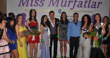 Stire din Politică-Administrație : Primarul Gheorghe Cojocaru și Cătălin Botezatu au ales-o pe "Miss Murfatlar"