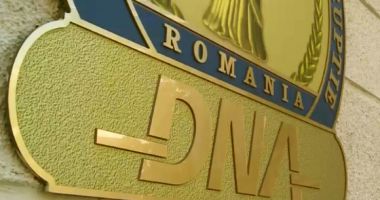 Stire din Eveniment : Directorul Direcţiei de Întreţinere Drumuri Naţionale şi Autostrăzi, reţinut de procurorii DNA