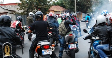 Stire din Eveniment : Un grup de motocicliști a fost snopit în bătaie de fostul viceprimar al Tuzlei