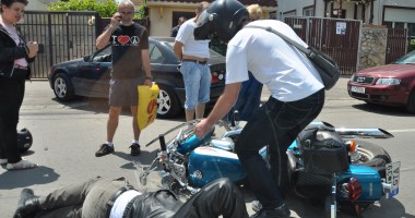 Stire din Eveniment : Accident STUPID. Șoferița este ANTRENOARE de baschet / GALERIE FOTO