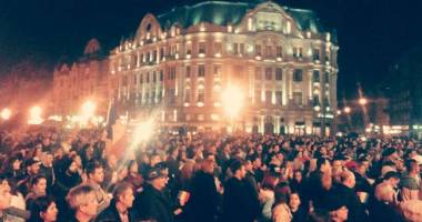 Mii de români, în stradă pentru 