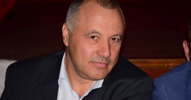 Stire din Cultură-Educație : Tensiuni la Liceul "Ovidius". Petrică Miu: "Nu e treaba conducerii, decizia le aparține elevilor și părinților!"