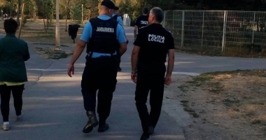 Constănțenii, puși să strângă mizeria lăsată pe domeniul public - 2