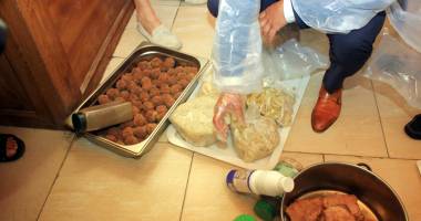 Stire din Social : Mizeriile pe care le mâncăm sau le cumpărăm de la supermarket