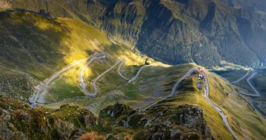 Stire din Social : 49 de ani de la inaugurarea Transfăgărășanului, una dintre cele mai spectaculoase șosele din România