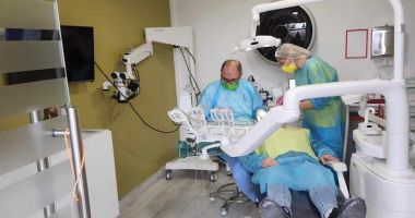 Stire din Sănătate : Ghidul chirurgical, soluția avansată în succesul implantului dentar, la M&M Dental Team