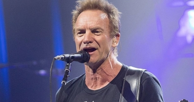 Stire din Monden : Sting va dona 100.000 de euro pentru tinerii refugiați din Suedia
