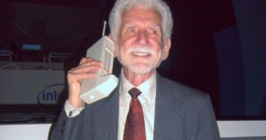Stire din Actualitate : Telefonia mobilă sărbătorește 40 de ani de la prima convorbire