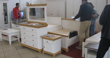 Mobila de lux și mobila din carton, în competiție la târgul din Mamaia - 2