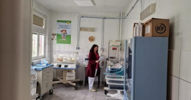 Stire din Social : Mobilizare emoționantă a comunității pentru bebelușul aruncat în toaletă de mama lui