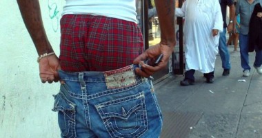 Stire din Actualitate : Moda pantalonilor lăsați, interzisă prin lege. Află mai mult!
