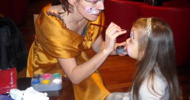 Stire din Sănătate : Modelare de baloane și pictură pe față pentru copiii cu autism din Cernavodă